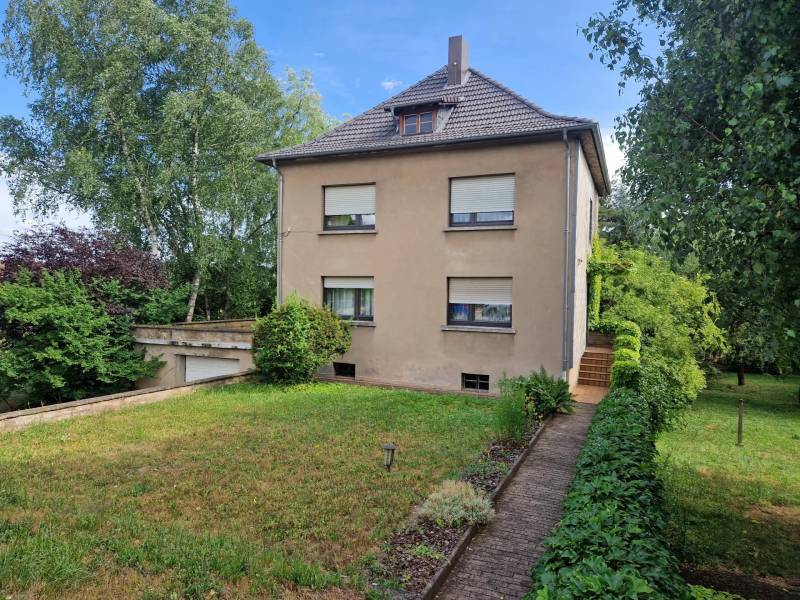 Maison individuelle avec grand terrain, à vendre à Longeville lès St Avold.