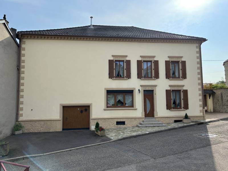 Maison bourgeoise 200 m² – 5 chambres – Jardin – 2 garages à Longeville lès St Avold